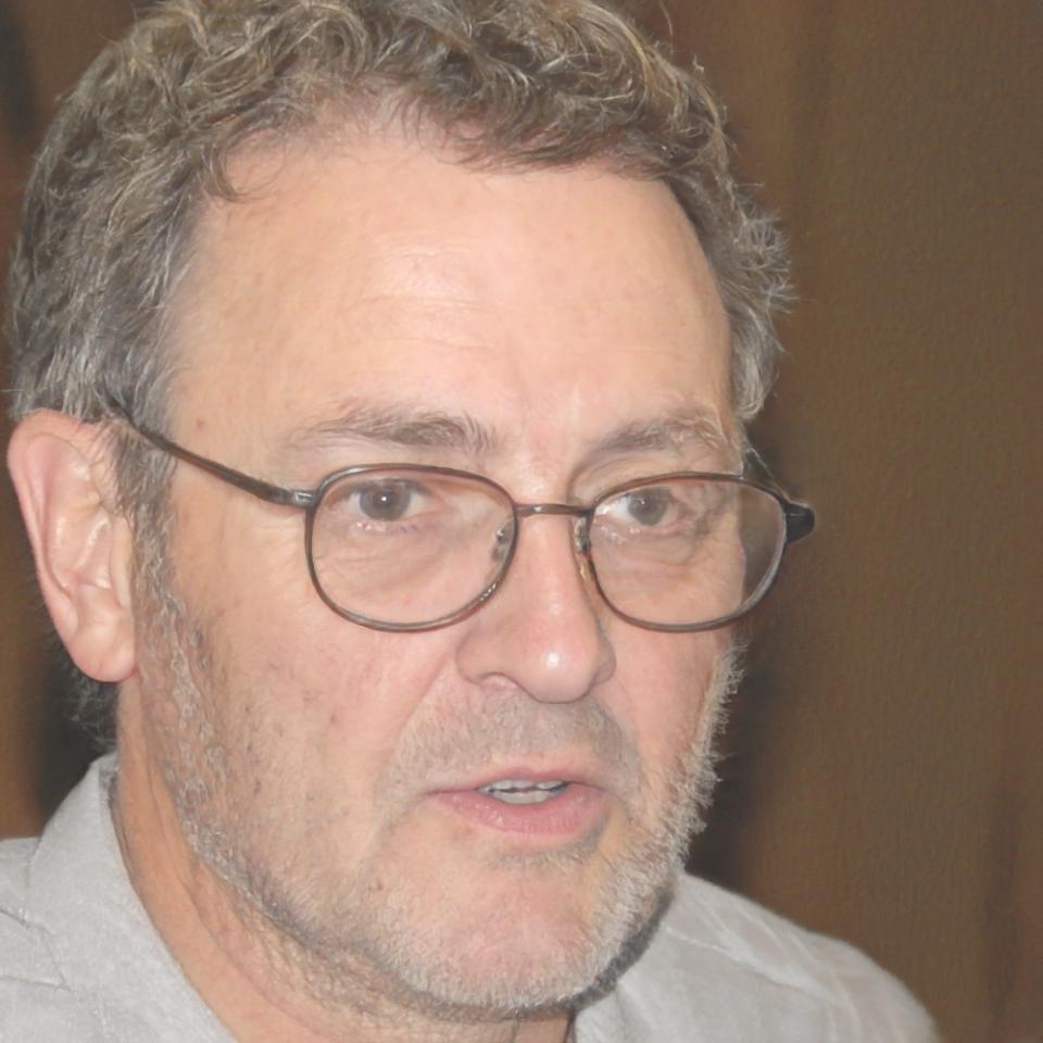 Portrait de Marc Dubois, expert en finance